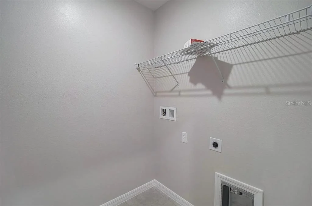 Photo of 589 BROADOAK DRIVE