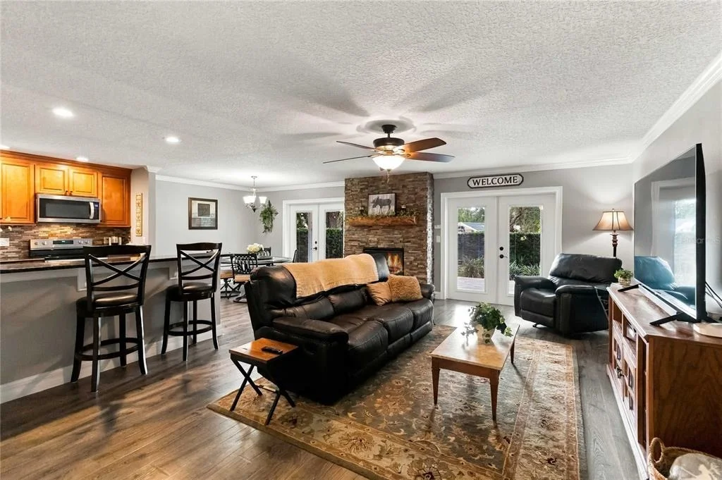Photo of 1044 FOREST CIRCLE