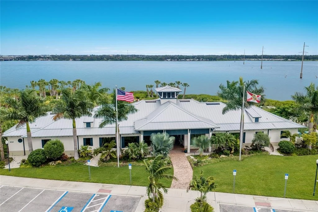 Photo of 921 RIVERSCAPE STREET