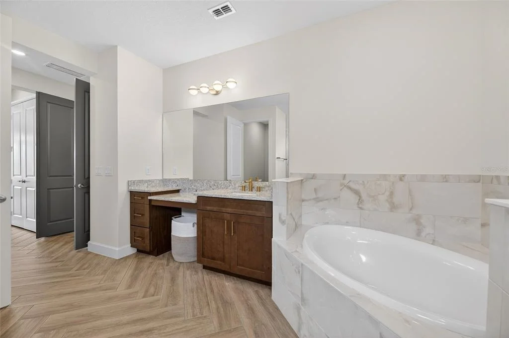 Photo of 914 SIGNET DRIVE