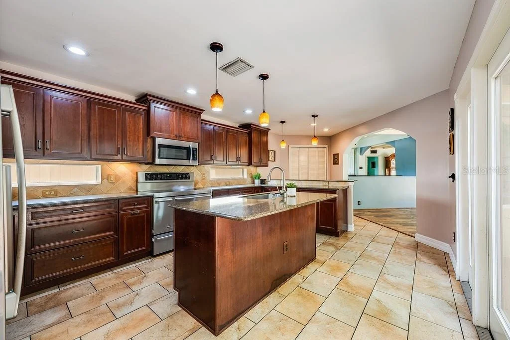 Photo of 1835 OAK LANE