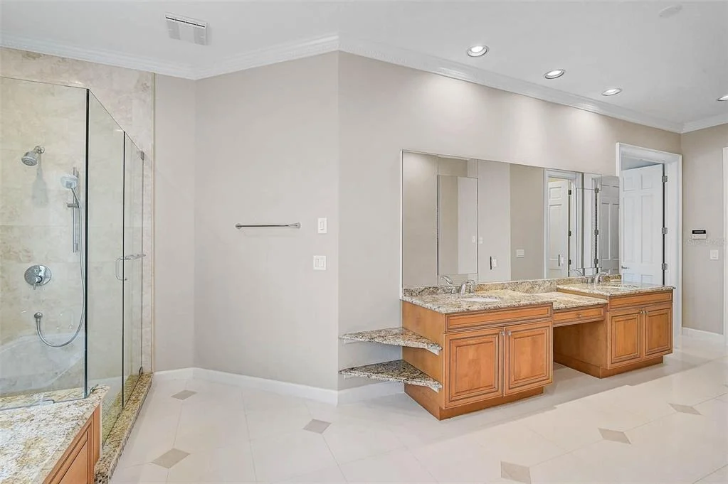 Photo of 852 MACEWEN DRIVE