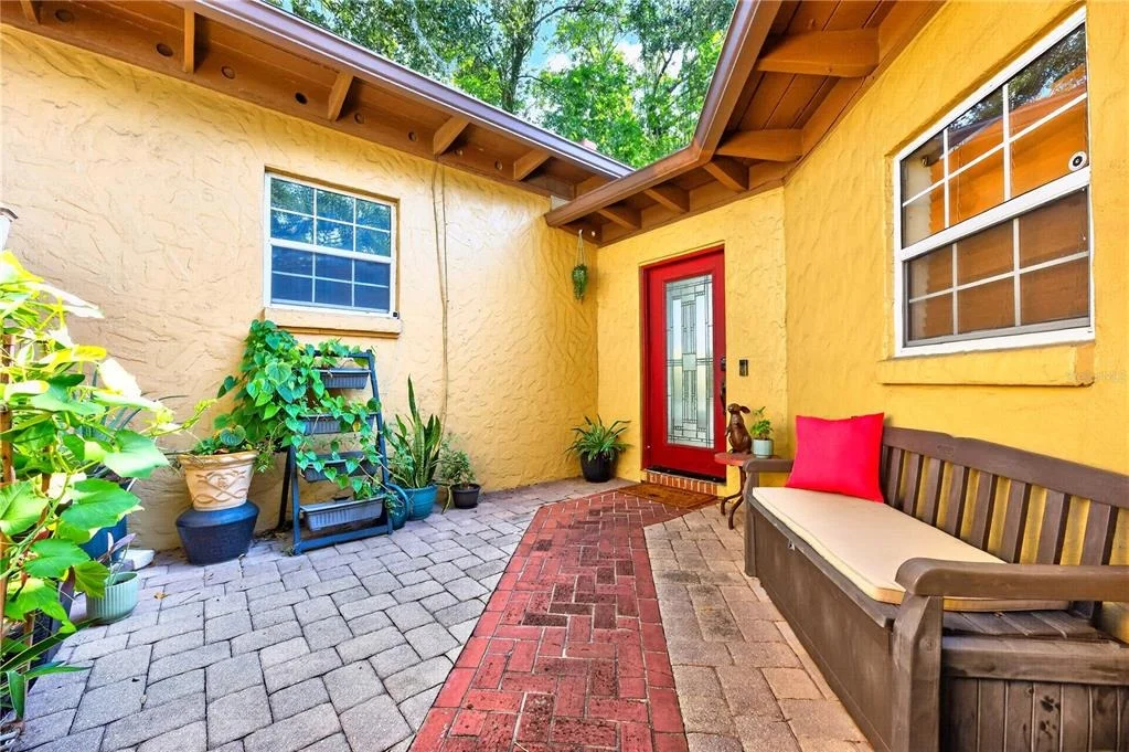 Photo of 1835 OAK LANE
