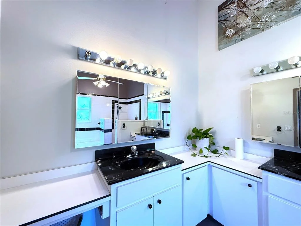 Photo of 1 HARRIS CIRCLE