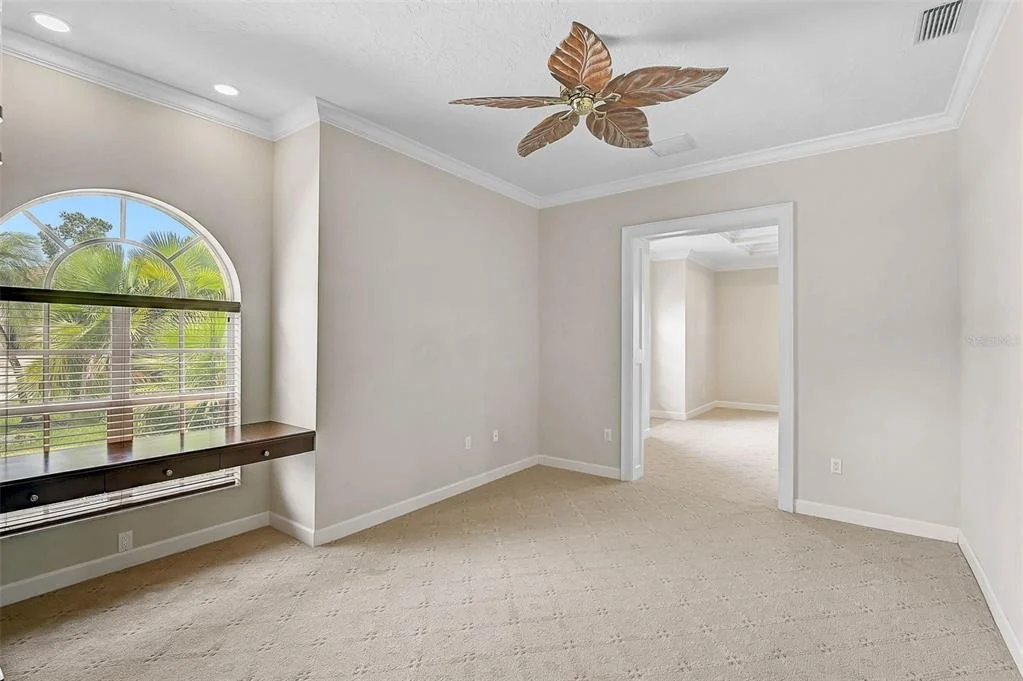 Photo of 852 MACEWEN DRIVE