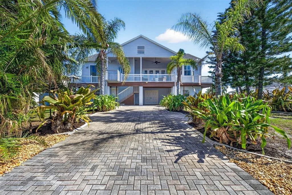 Photo of 821 BLUE HERON BOULEVARD