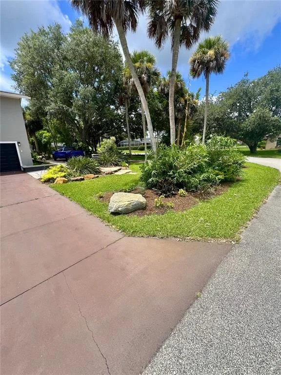 Photo of 1 HARRIS CIRCLE