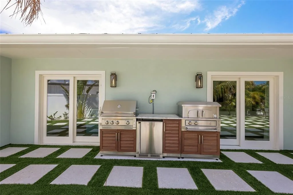 Photo of 6401 MARINA DRIVE