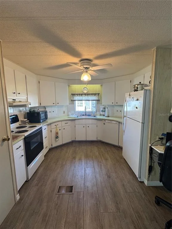 Photo of 40 LAFITTE DRIVE