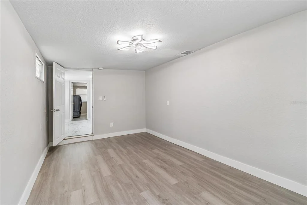 Photo of 1614 E MAPLE AVENUE