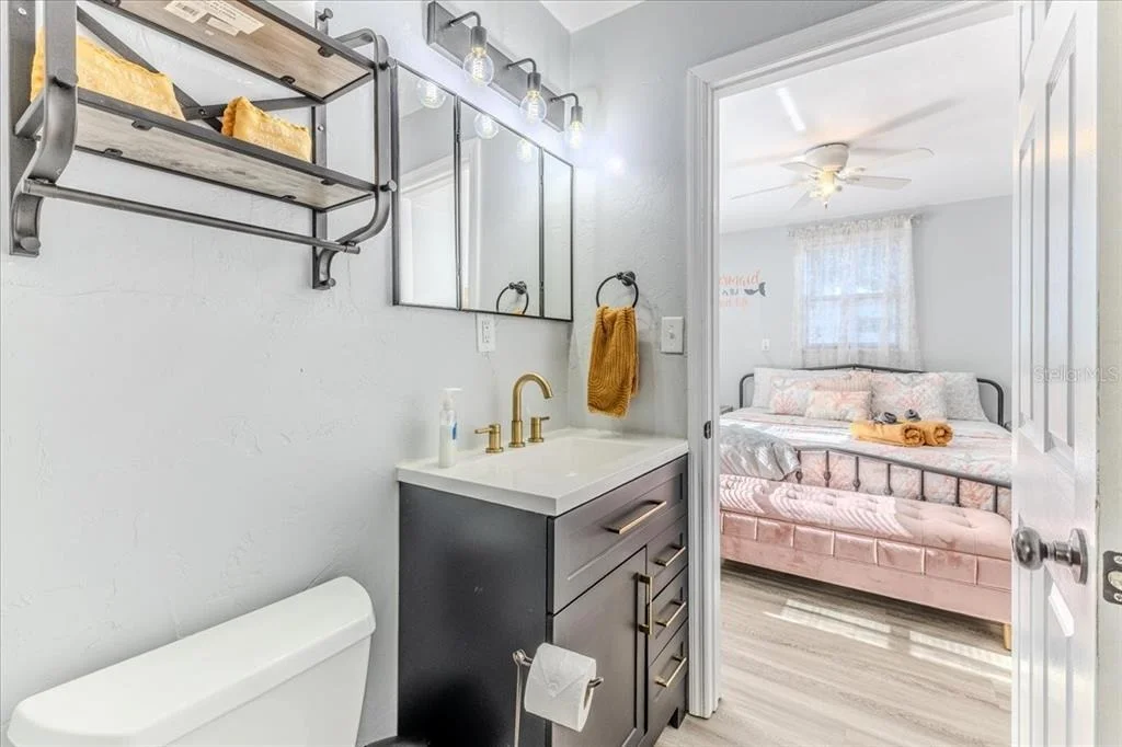Photo of 5261 CIRCLE DRIVE