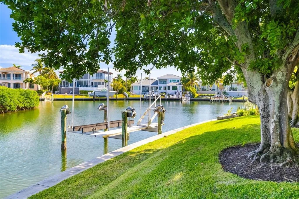Photo of 560 HARBOR COVE CIRCLE