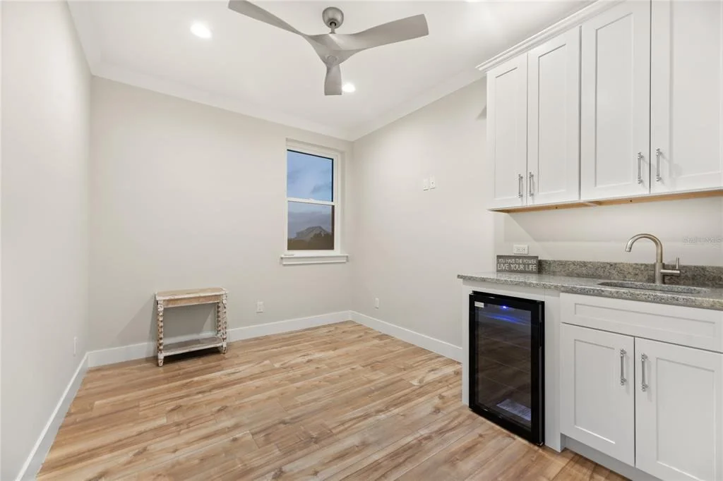 Photo of 2549 PALM AVENUE