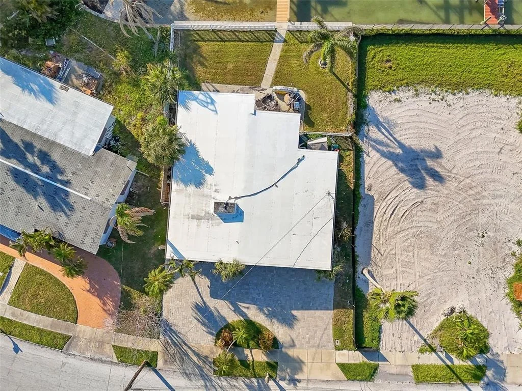 Photo of 15305 HARBOR DRIVE