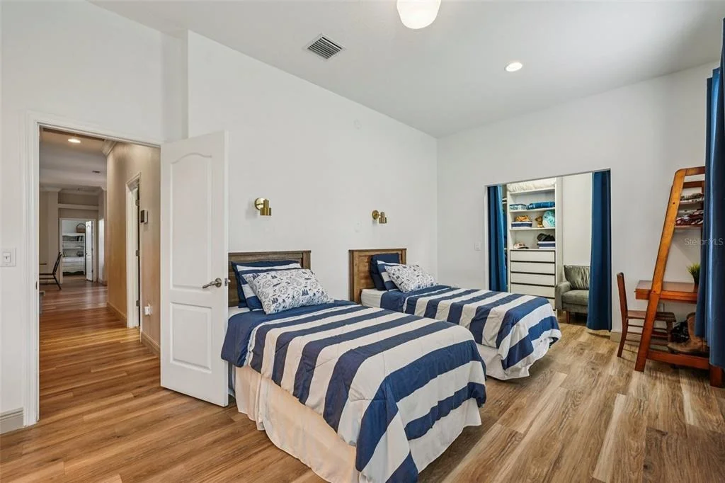 Photo of 11325 HIDDEN VALLEY LANE