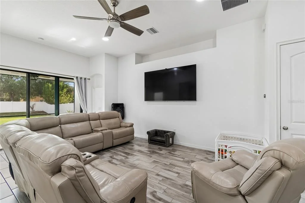 Photo of 943 OLD WINDSOR WAY