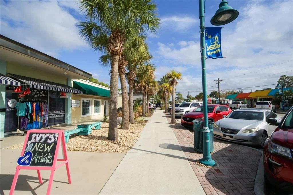 Photo of 1695 MANOR ROAD