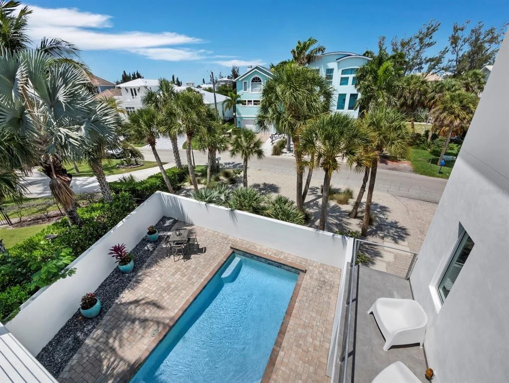Photo of 471 ISLAND CIRCLE