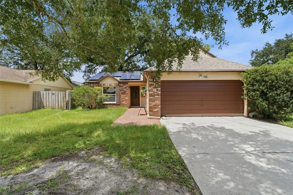 Photo of 723 OAK MANOR CIRCLE