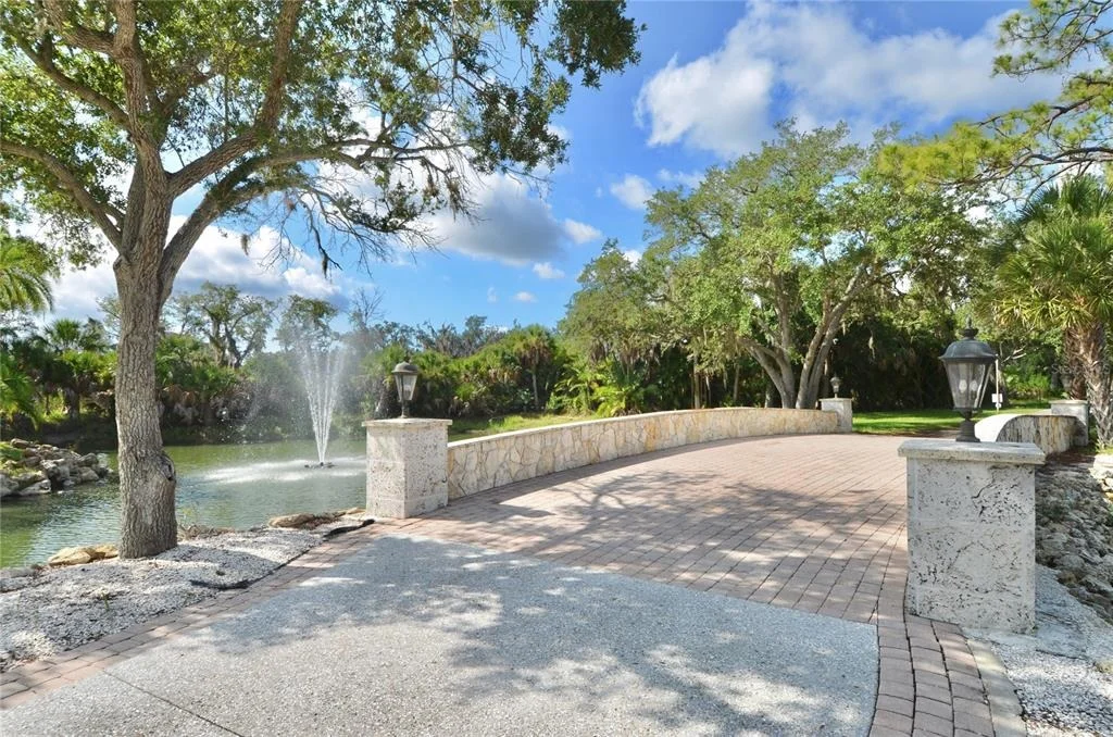 Photo of 630 N RIVER ROAD