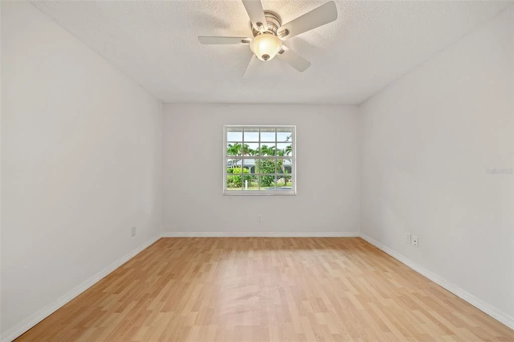 Photo of 555 PARK ESTATES SQUARE