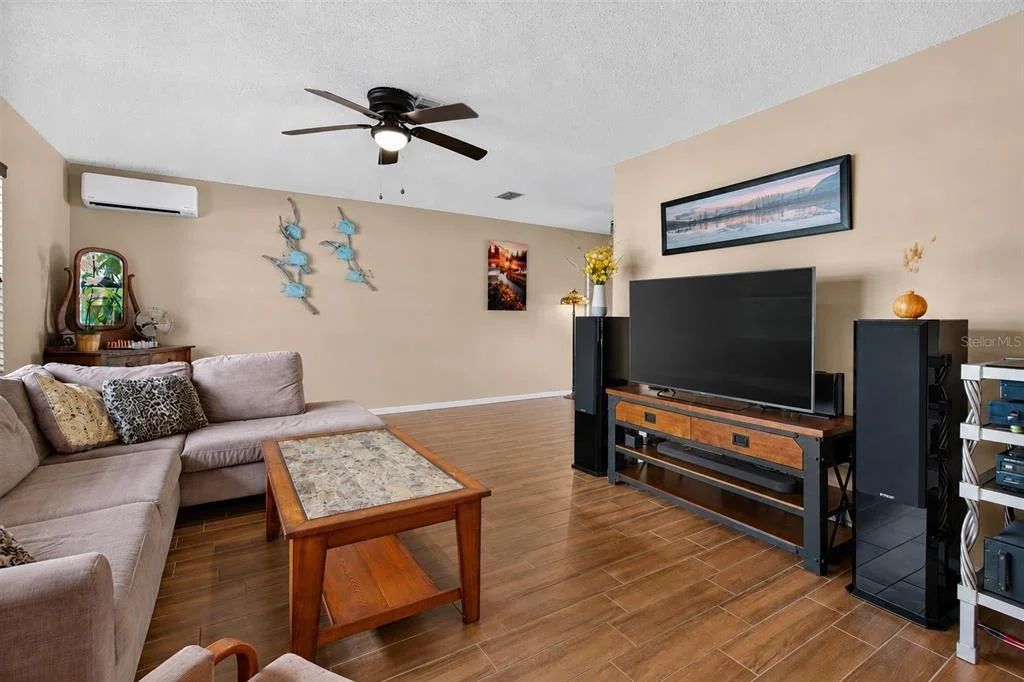 Photo of 2221 COLONIAL DRIVE