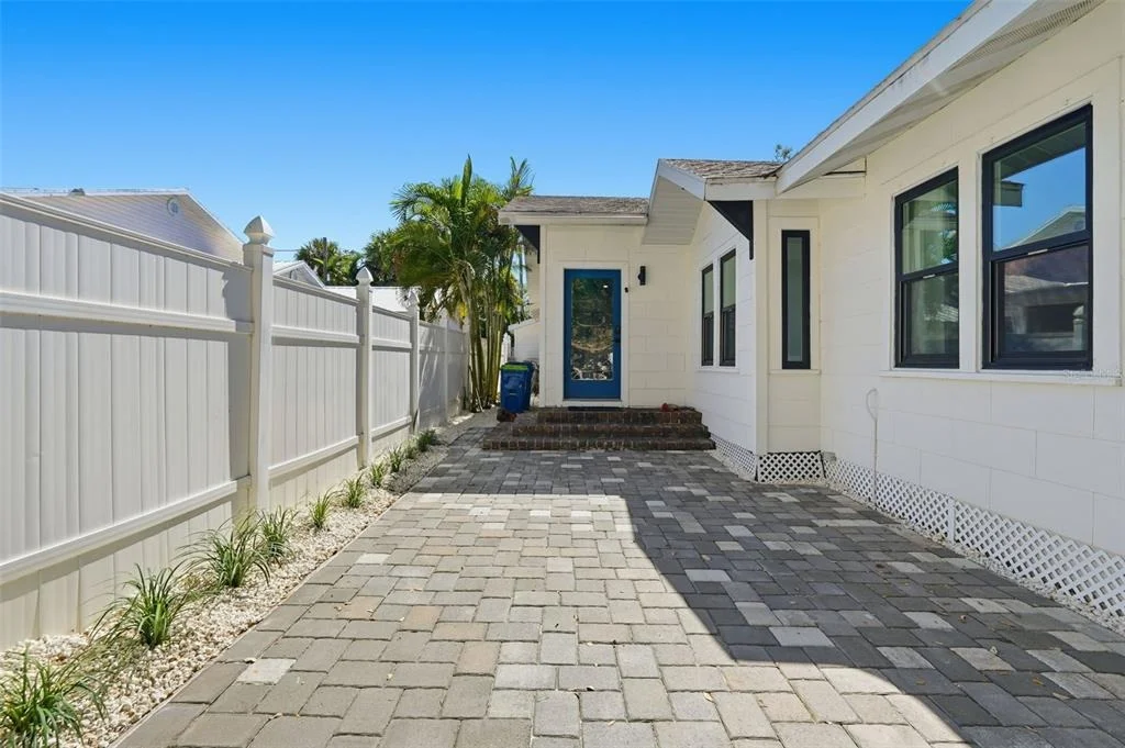 Photo of 517 AVERY AVENUE