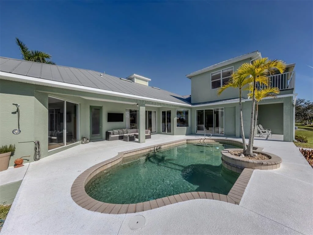 Photo of 853 HILLCREST DRIVE