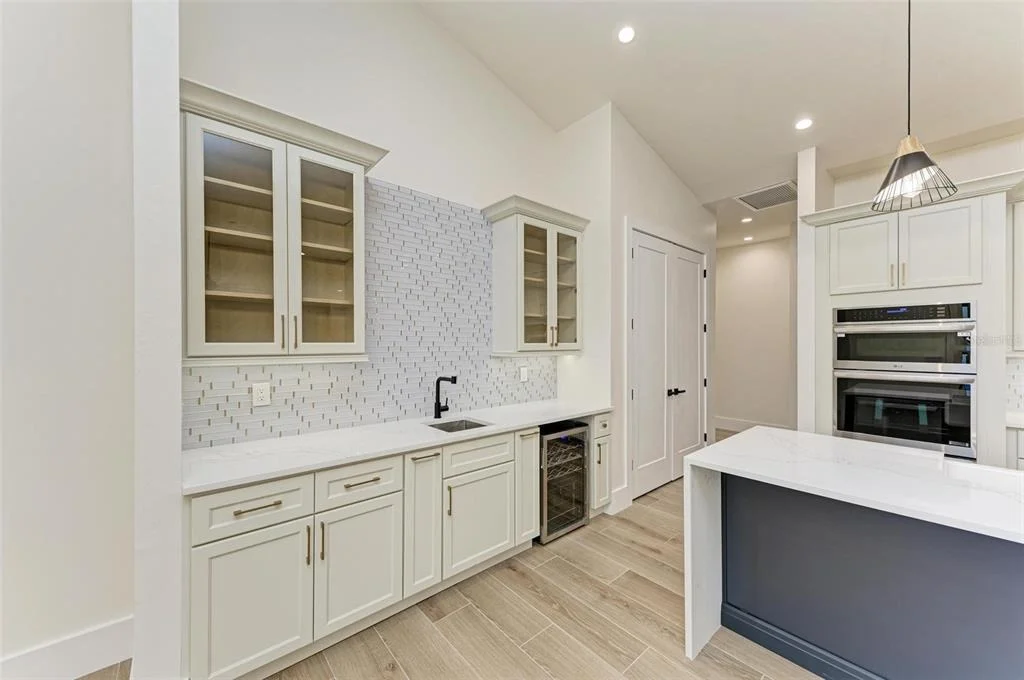 Photo of 6100 RIVERSIDE DRIVE