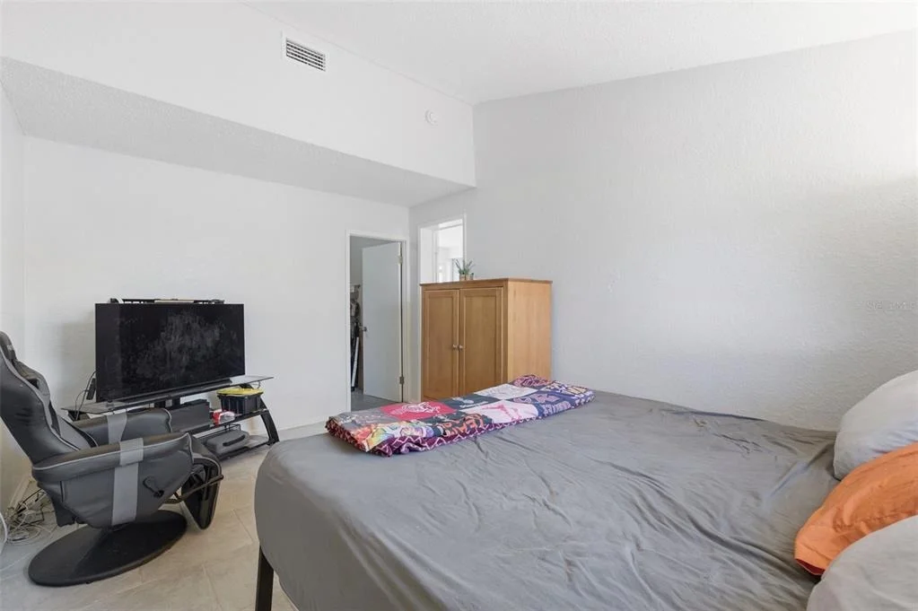 Photo of 4327 BEACON SQUARE DRIVE