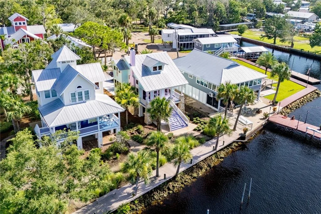 Photo of 1410 SE MAGNOLIA DRIVE