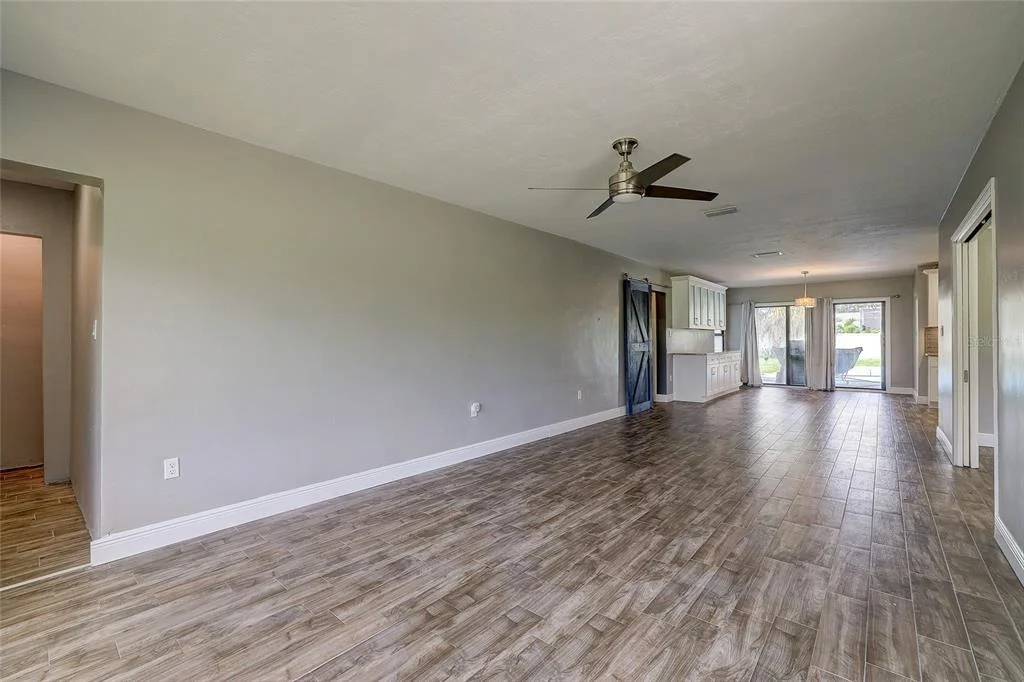 Photo of 323 SUWANEE AVENUE
