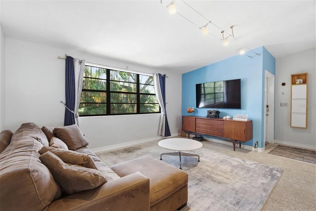Photo of 609 W RIVER DRIVE