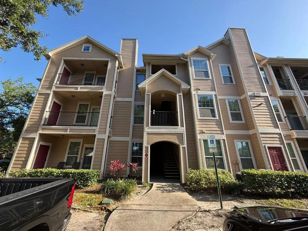 Photo of Unit 307 at 2015 ERVING CIRCLE