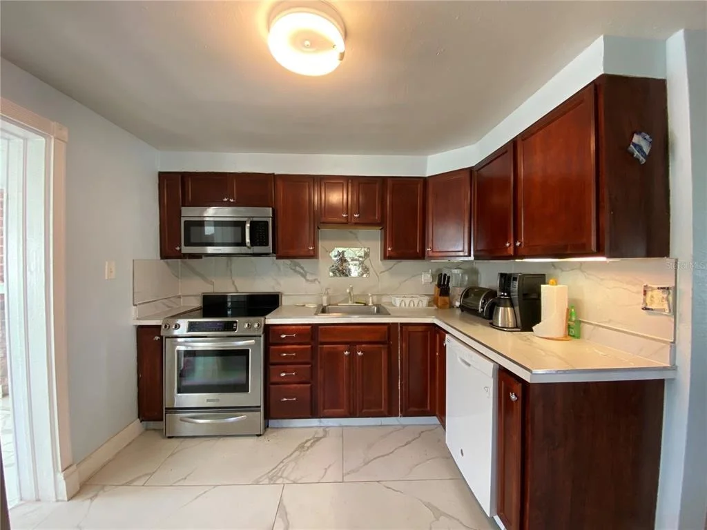Photo of 910 LAKE AVENUE