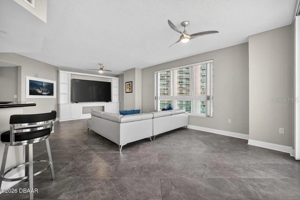 Photo of Unit 10021 at 231 RIVERSIDE DRIVE