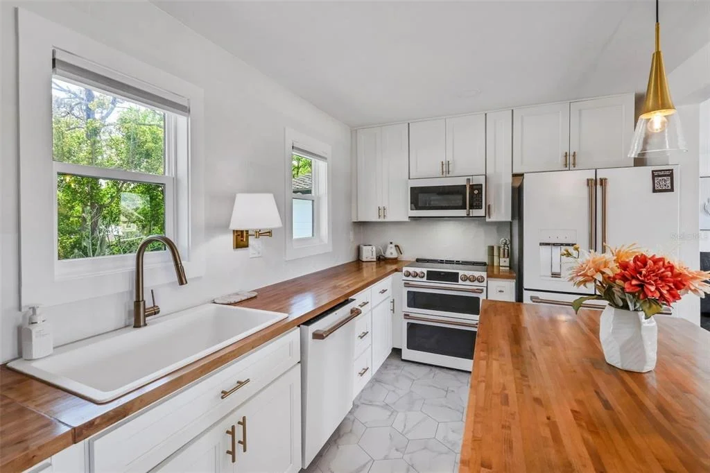 Photo of 39 E PARK AVENUE