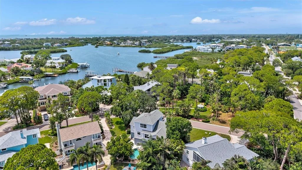 Photo of 760 SOUNDVIEW DRIVE