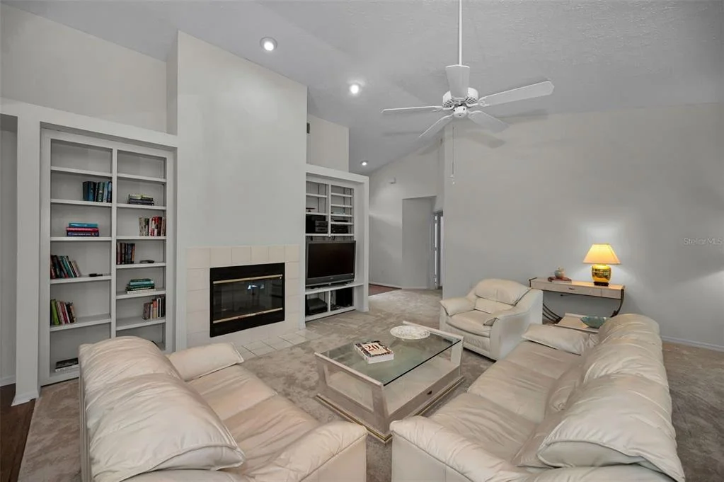 Photo of 900 LUCAS LANE