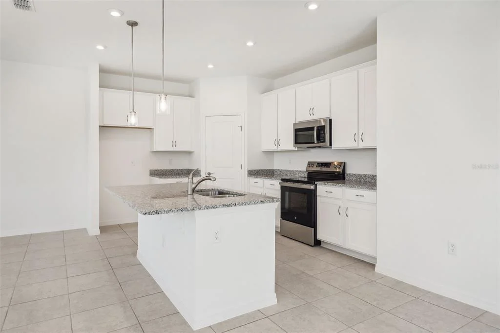 Photo of 777 CASTLEFORD AVENUE NE