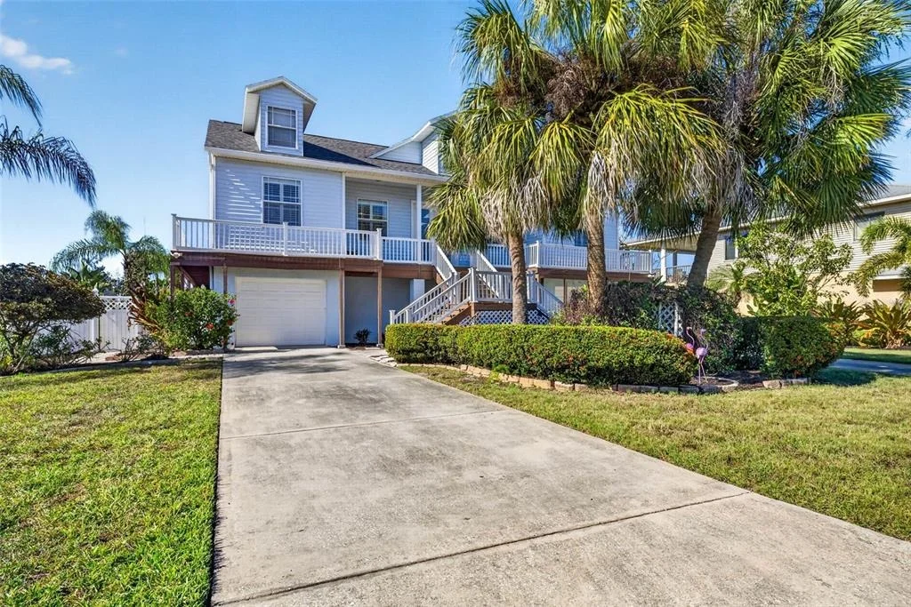 Photo of 821 BLUE HERON BOULEVARD