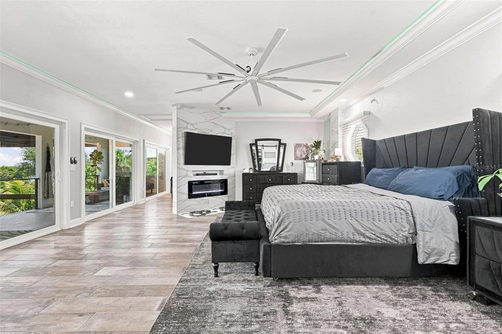 Photo of 2424 HARBOUR DRIVE