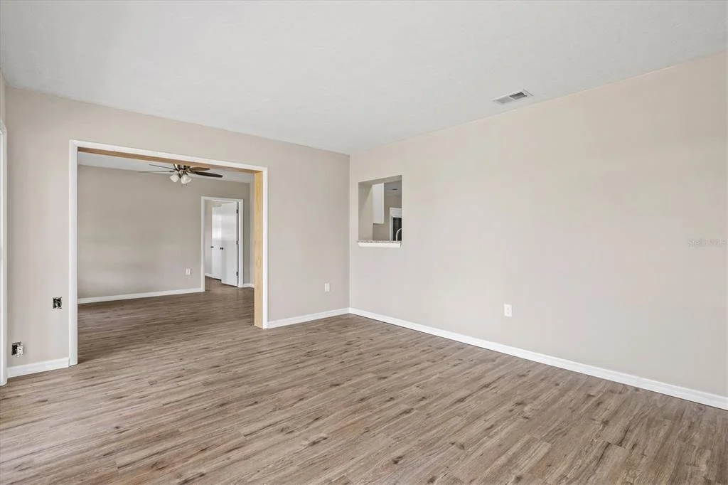 Photo of 106 AURORA STREET E