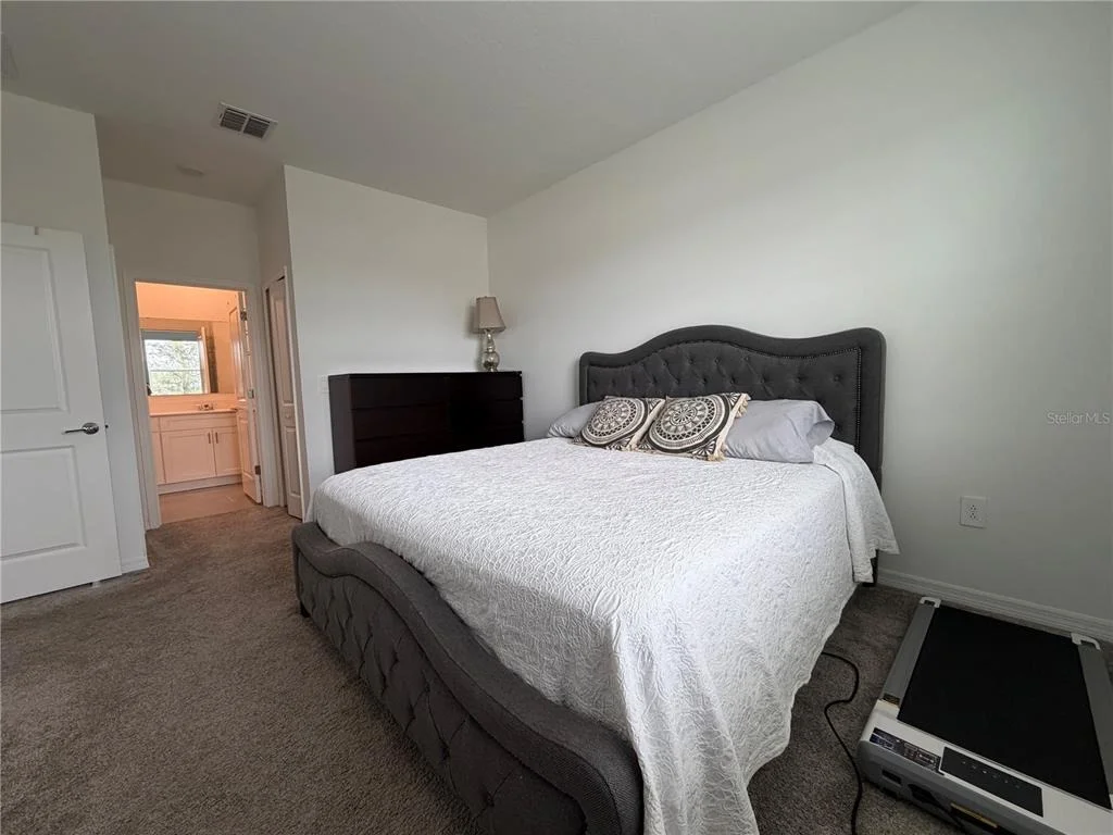 Photo of 652 GROVE STREET