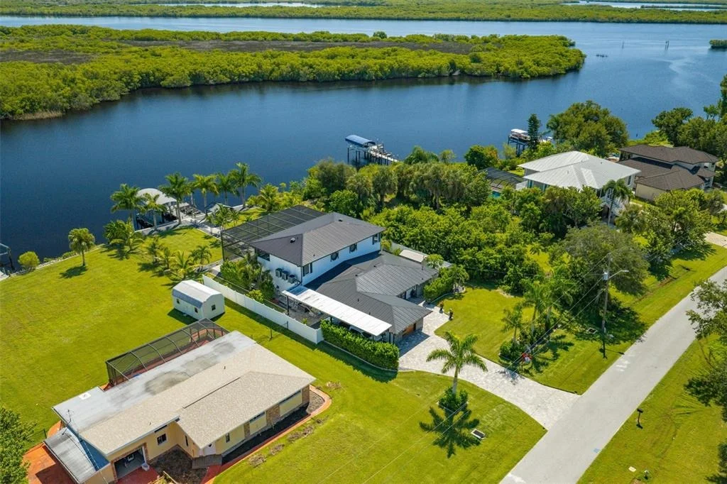 Photo of 2424 HARBOUR DRIVE