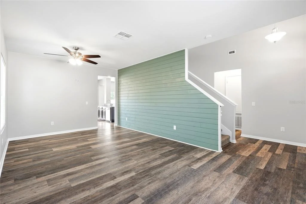 Photo of 909 MEADOW GLADE DRIVE