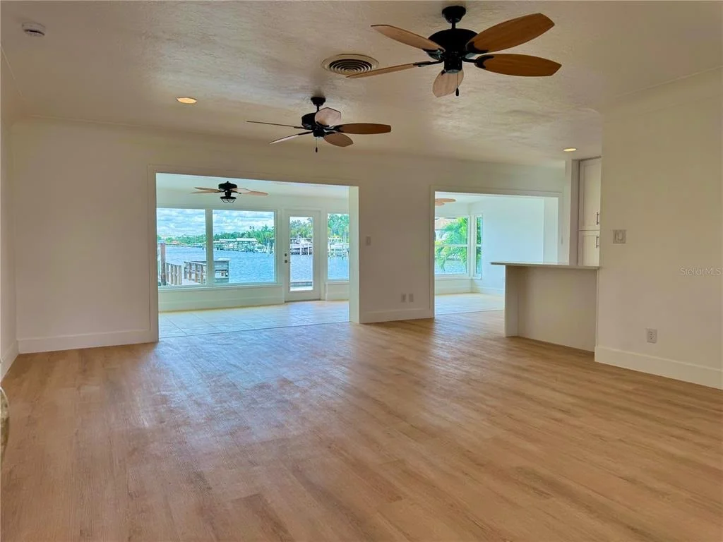 Photo of 902 OAKWOOD DRIVE
