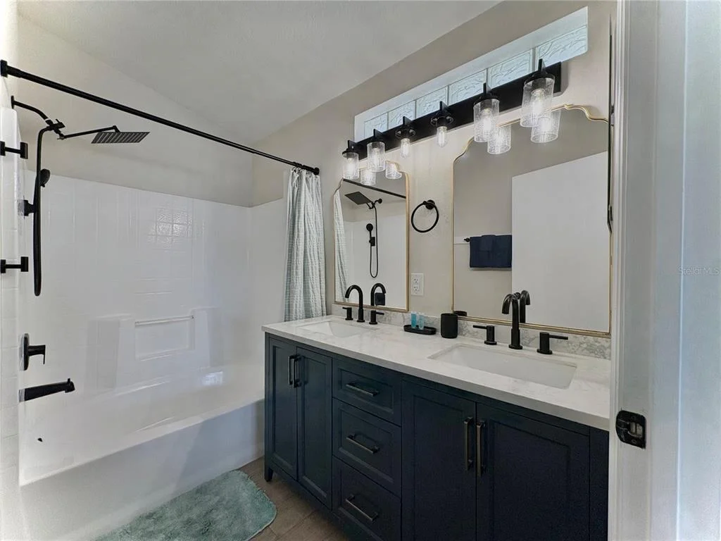 Photo of 154 CASTLEMAIN CIRCLE