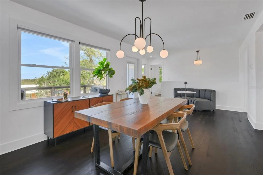 Photo of 39 E PARK AVENUE