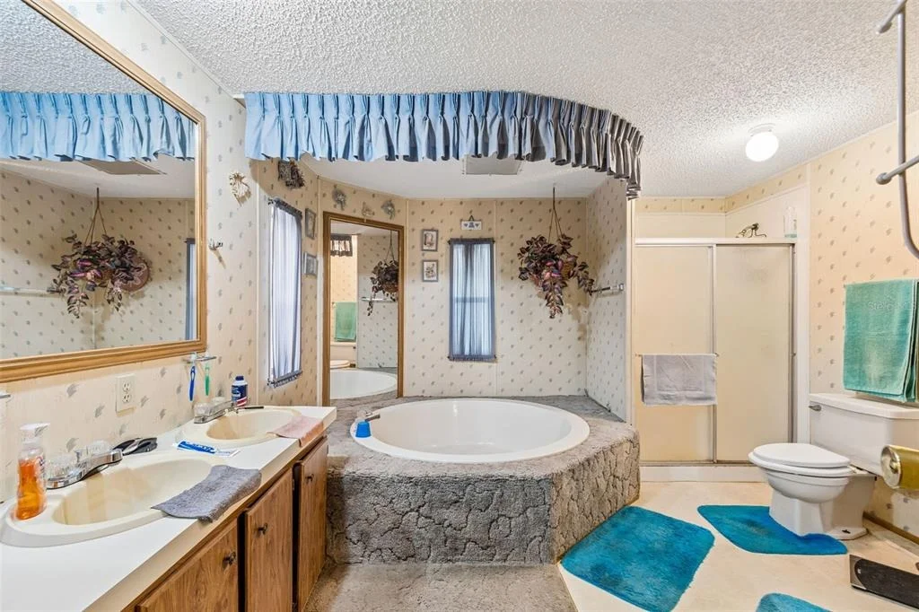 Photo of 6325 OAKVIEW LANE
